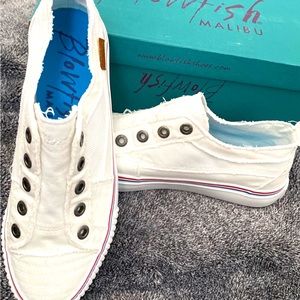 White wash White color washed canvas sneakers